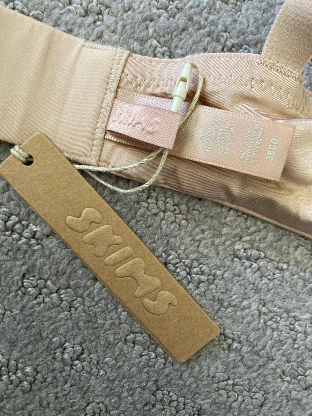 NWT Skims mica wireless bra, 36DD. - Picture 4 of 8